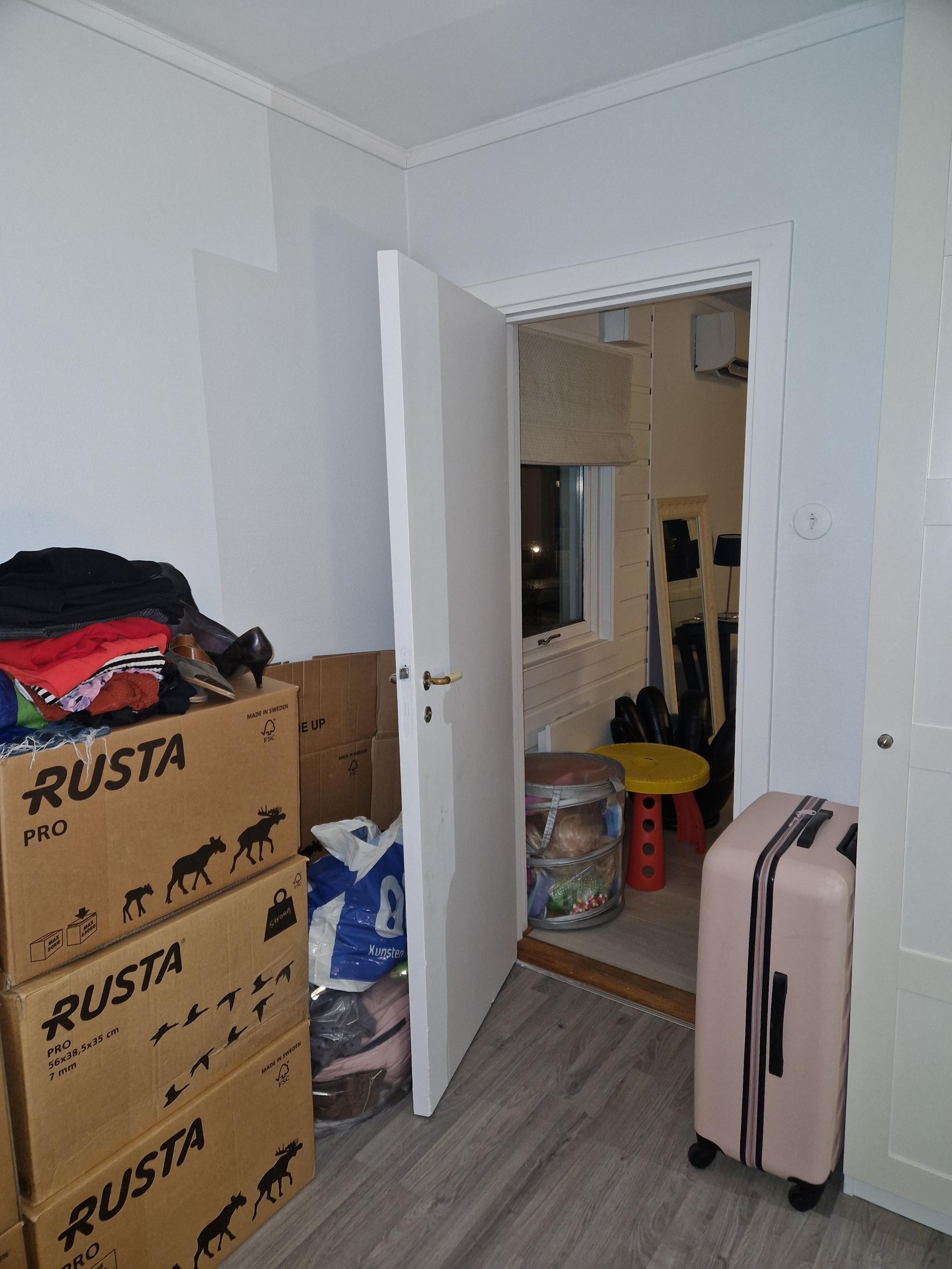 Soverom sett  mot stue